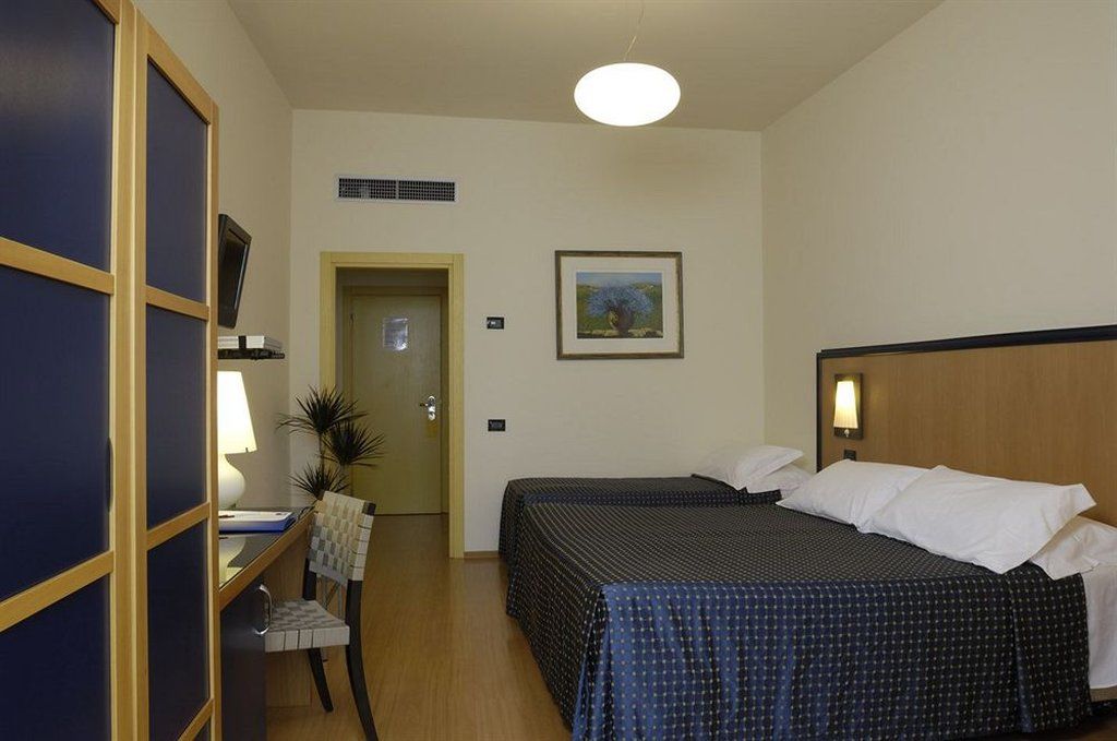 Hotel Masini Forlì Rum bild